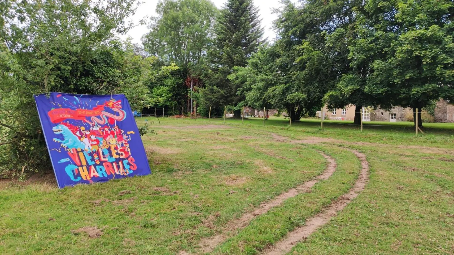 Camping Vieilles Charrues Petit-Dejeuner Navette Et Priscine Inclus Dans Le Prix Proche Carhaix Motreff 0*,